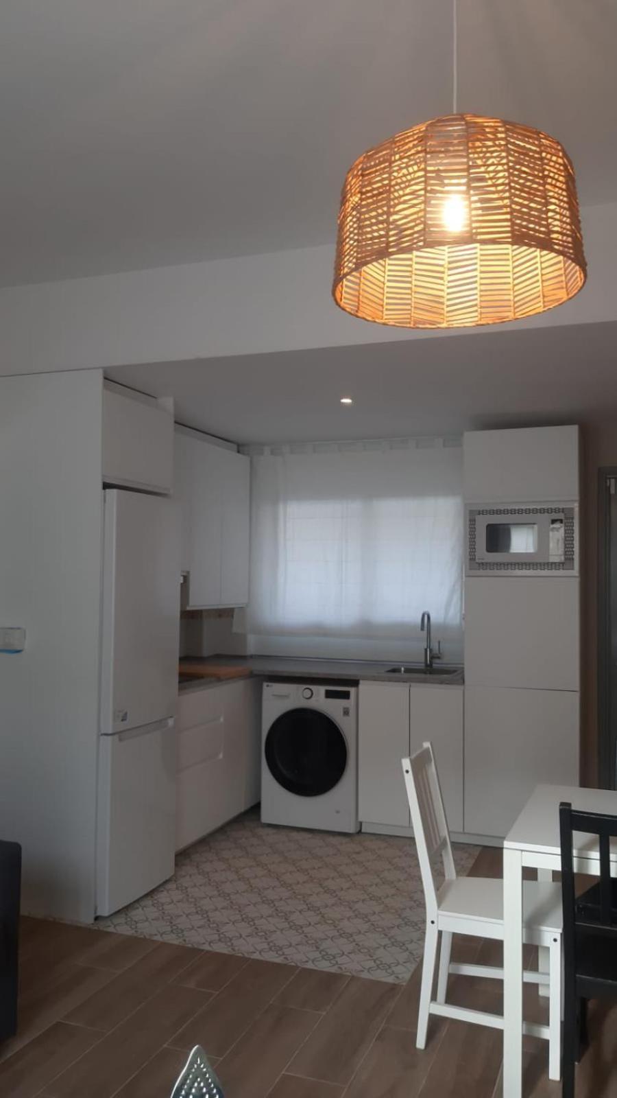 Attractive In Center Apartment *